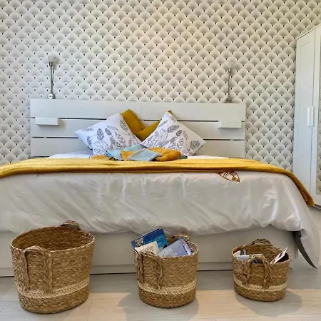 Bed and breakfast Cosy Rdc Avec Véranda, Jardin Privé Et Wifi, Proche – - Fr-1-306-1256